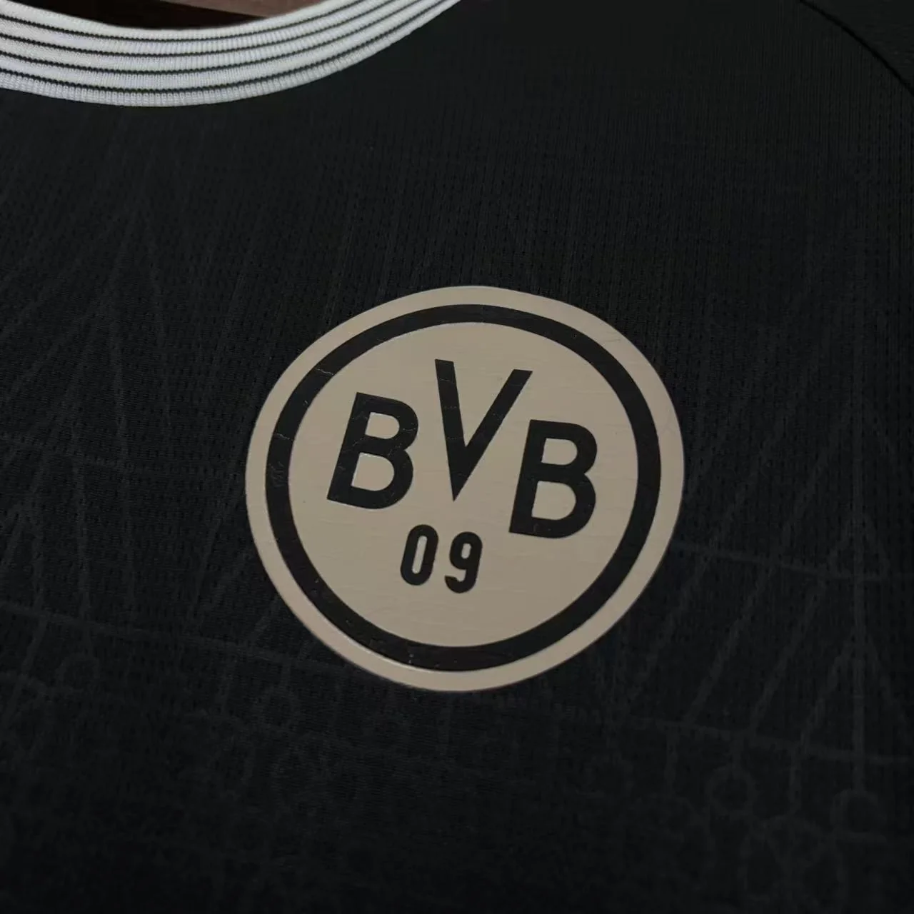 Borussia Dortmund Negra 2026-27, foto 3