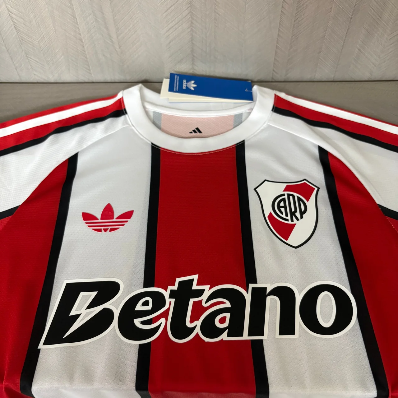 River Plate Edición Especial Rayas Rojas y Blancas 2026-27 Versión Jugador, foto 3